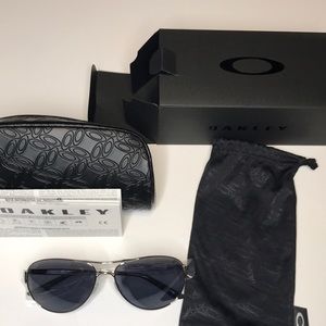 New!!! Oakley shades